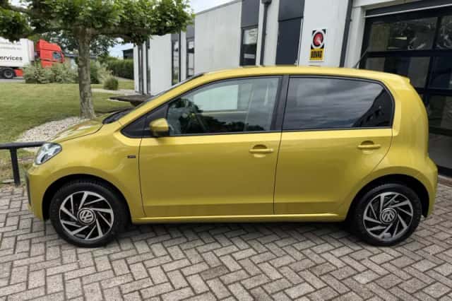 Volkswagen Up! (2018) thumbnail 6