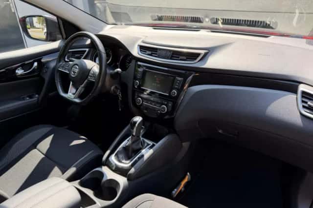 Nissan Qashqai (2019) thumbnail 3