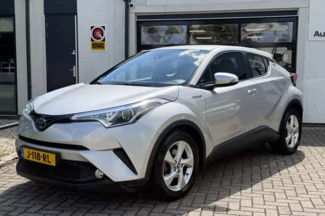 Toyota C-HR (2018) thumbnail 1