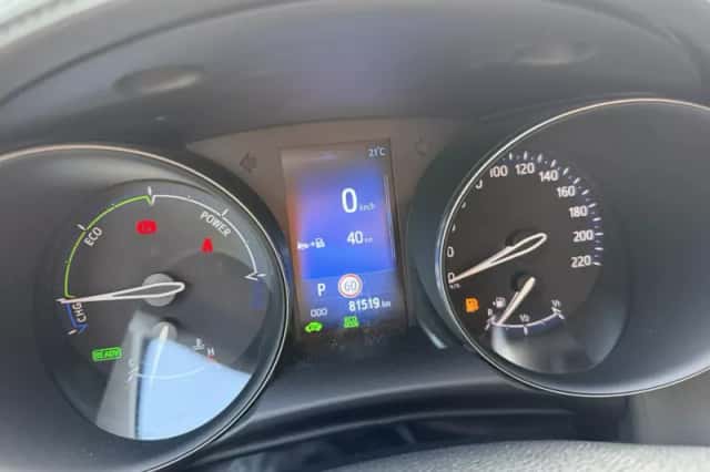 Toyota C-HR (2018) thumbnail 4
