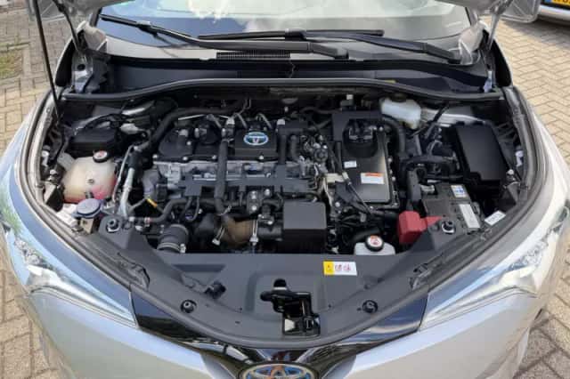 Toyota C-HR (2018) thumbnail 6