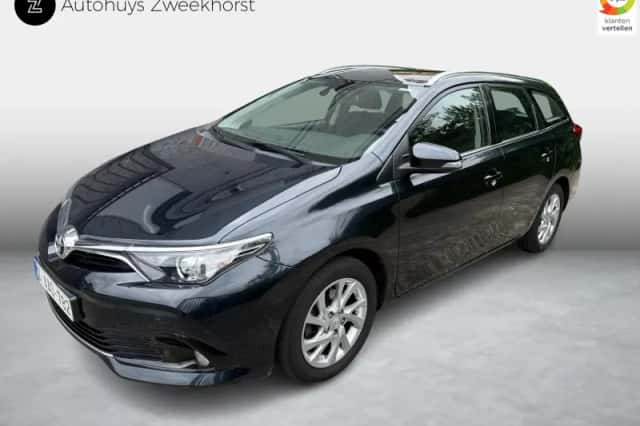 Toyota Auris (2017) thumbnail 1