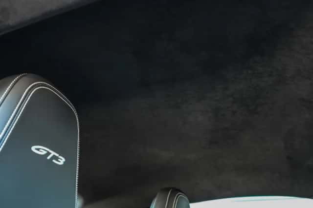 Porsche 911 (2022) thumbnail 2