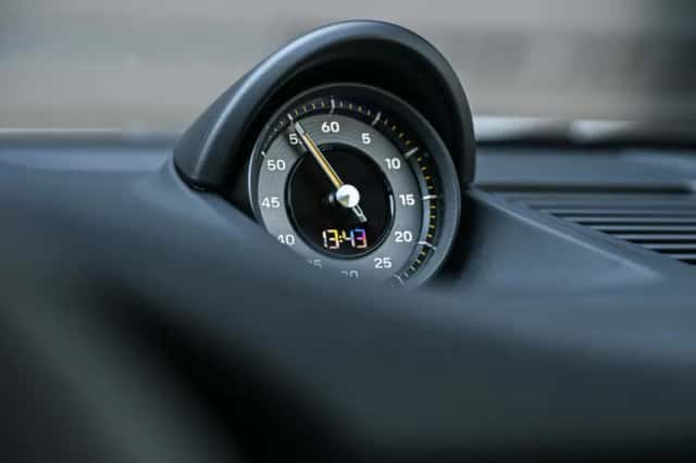 Porsche 911 (2022) thumbnail 5