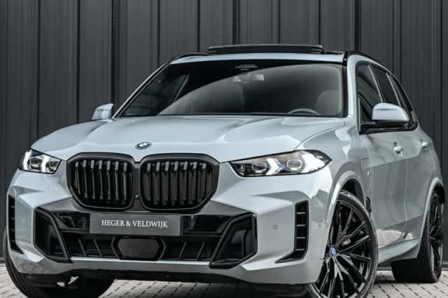 BMW X5 (2023) thumbnail 1