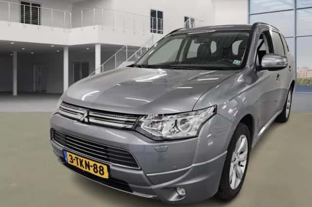 Mitsubishi Outlander (2014) thumbnail 1