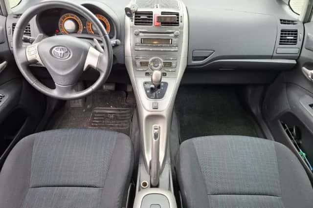 Toyota Auris (2009) thumbnail 6