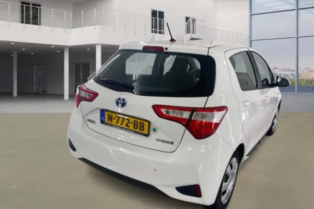 Toyota Yaris (2018) thumbnail 3