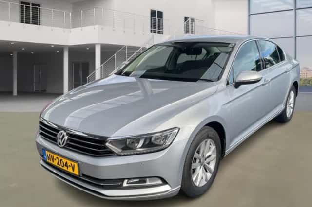 Volkswagen Passat (2017) thumbnail 1