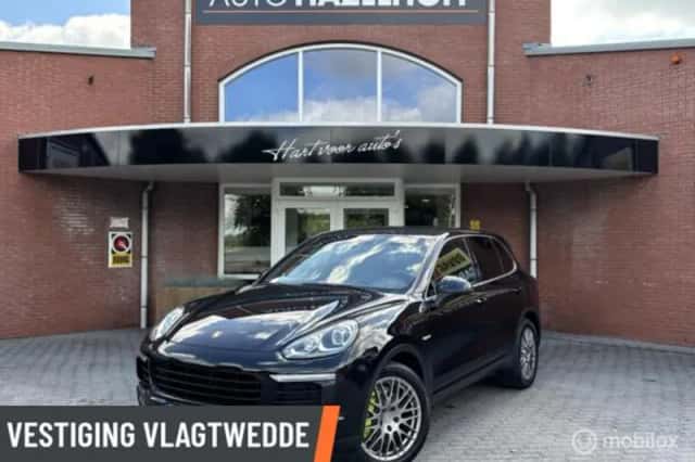 Porsche Cayenne (2015) thumbnail 1