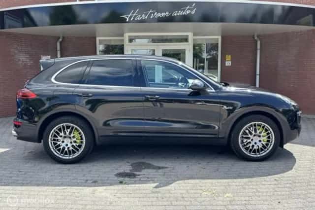 Porsche Cayenne (2015) thumbnail 4