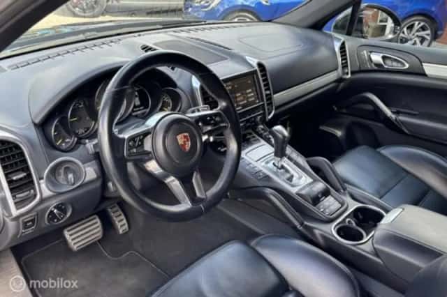 Porsche Cayenne (2015) thumbnail 6