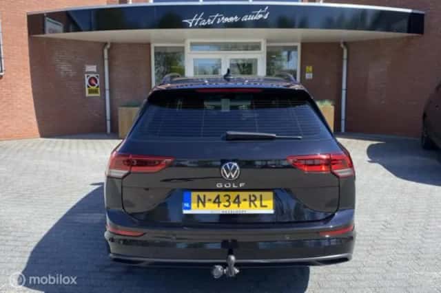 Volkswagen Golf (2022) thumbnail 3