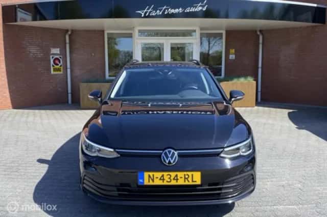 Volkswagen Golf (2022) thumbnail 5