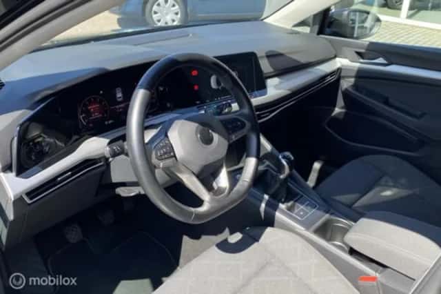 Volkswagen Golf (2022) thumbnail 6