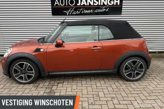 MINI Cabrio (2011) thumbnail 2