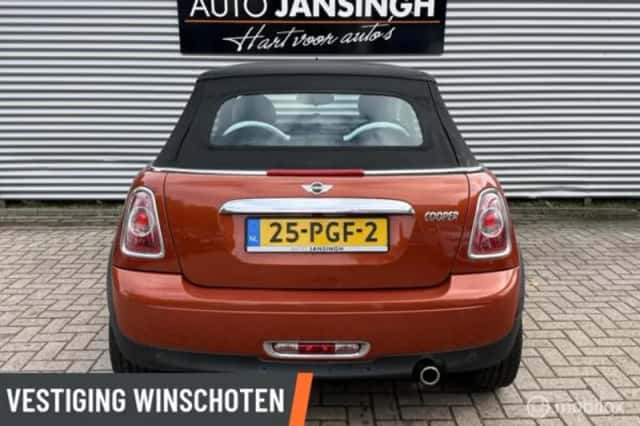 MINI Cabrio (2011) thumbnail 3