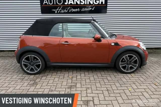 MINI Cabrio (2011) thumbnail 4