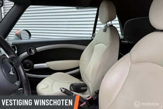 MINI Cabrio (2011) thumbnail 6
