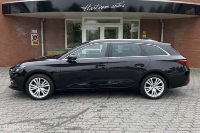 SEAT Leon (2021) thumbnail 2