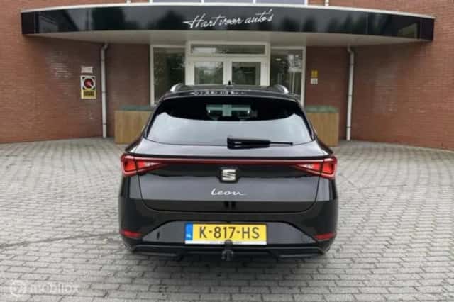 SEAT Leon (2021) thumbnail 3