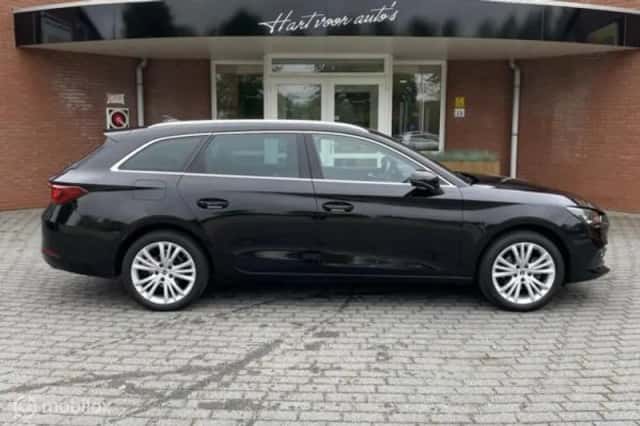 SEAT Leon (2021) thumbnail 4