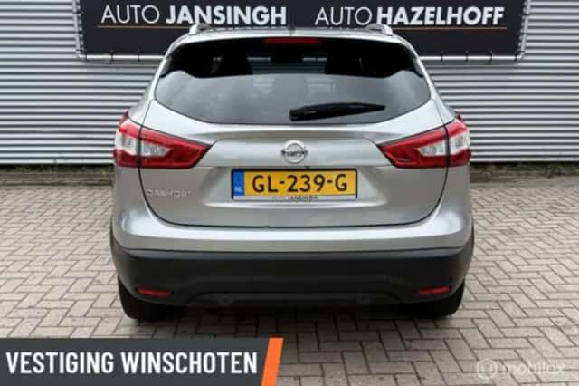 Nissan Qashqai (2015) thumbnail 3