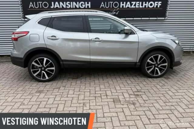 Nissan Qashqai (2015) thumbnail 4