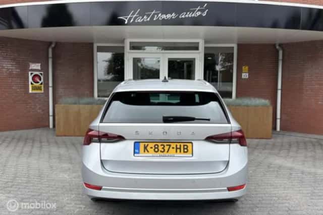 Škoda Octavia (2021) thumbnail 3