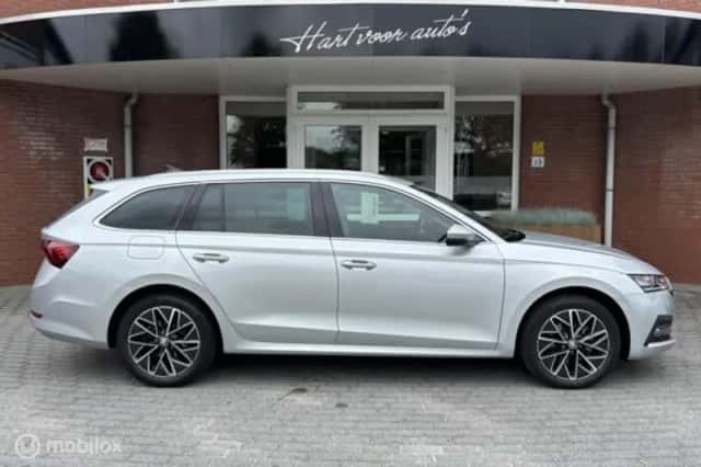 Škoda Octavia (2021) thumbnail 4