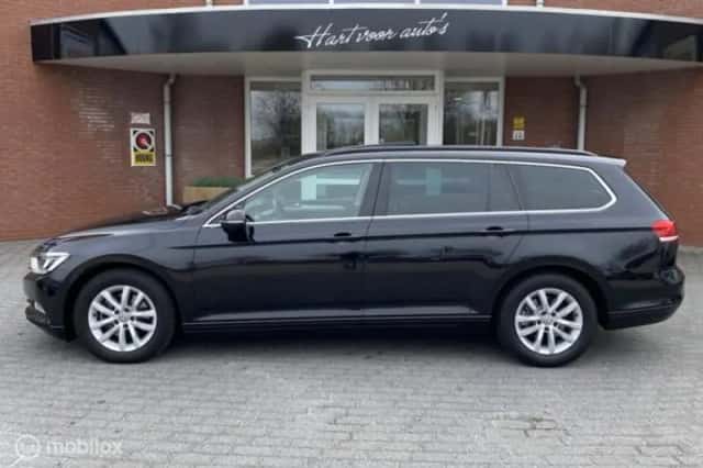 Volkswagen Passat (2018) thumbnail 2