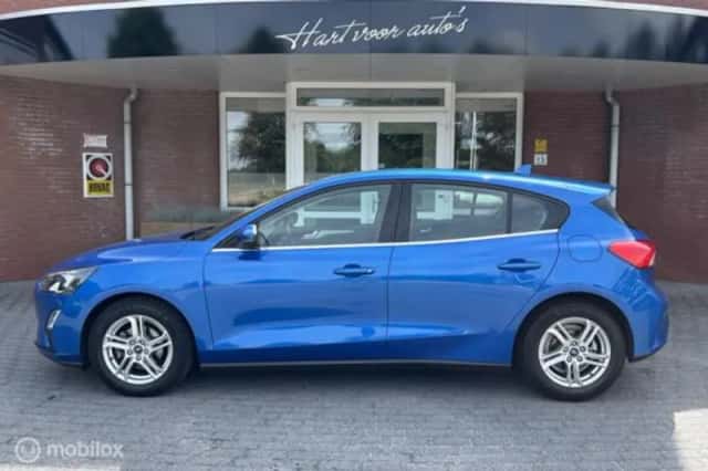 Ford Focus (2021) thumbnail 2