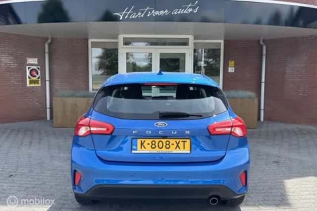 Ford Focus (2021) thumbnail 3