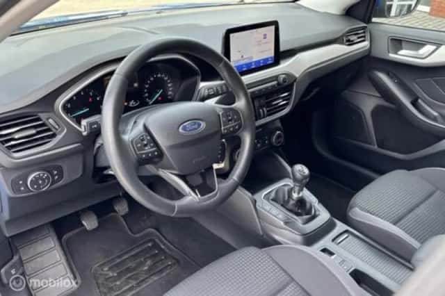 Ford Focus (2021) thumbnail 6