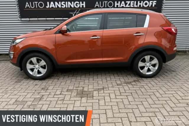 Kia Sportage (2012) thumbnail 2