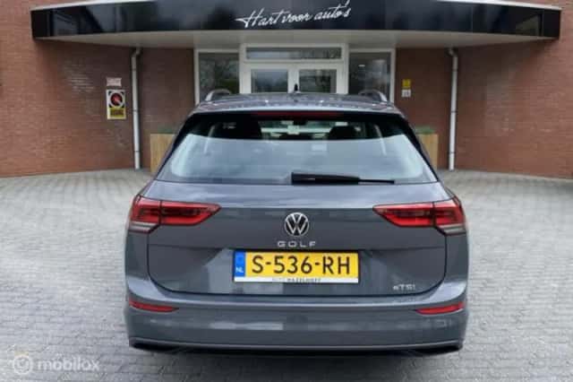 Volkswagen Golf (2023) thumbnail 3