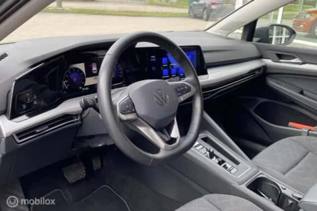 Volkswagen Golf (2023) thumbnail 6
