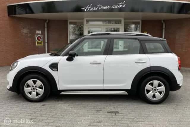 MINI Countryman (2019) thumbnail 2
