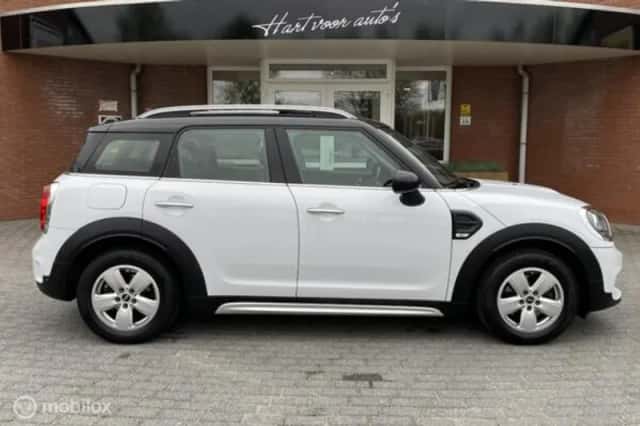 MINI Countryman (2019) thumbnail 4