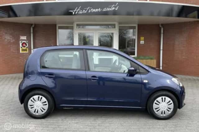 Volkswagen Up! (2015) thumbnail 4