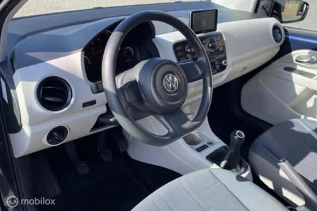Volkswagen Up! (2015) thumbnail 6