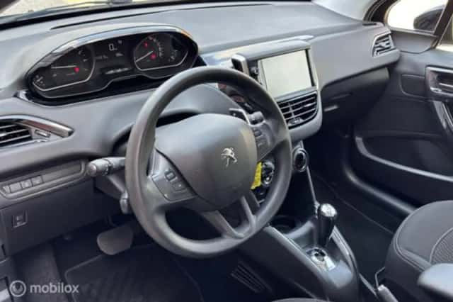 Peugeot 208 (2017) thumbnail 6