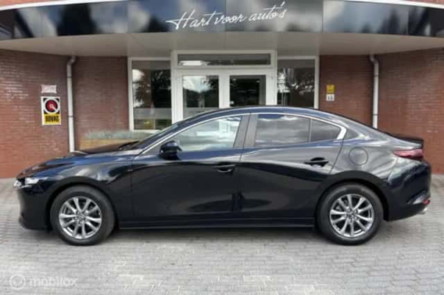 Mazda 3 (2021) thumbnail 2