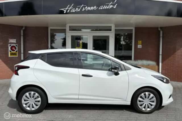 Nissan Micra (2017) thumbnail 4