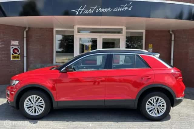 Volkswagen T-Roc (2018) thumbnail 2