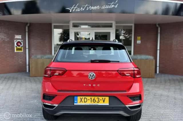 Volkswagen T-Roc (2018) thumbnail 3
