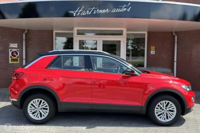 Volkswagen T-Roc (2018) thumbnail 4