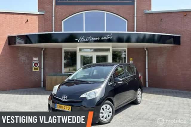 Toyota Verso (2012) thumbnail 1