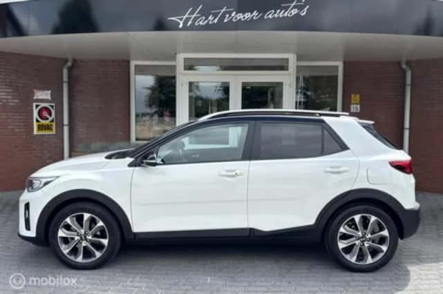 Kia Stonic (2019) thumbnail 2