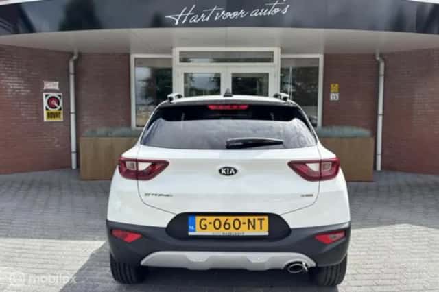 Kia Stonic (2019) thumbnail 3